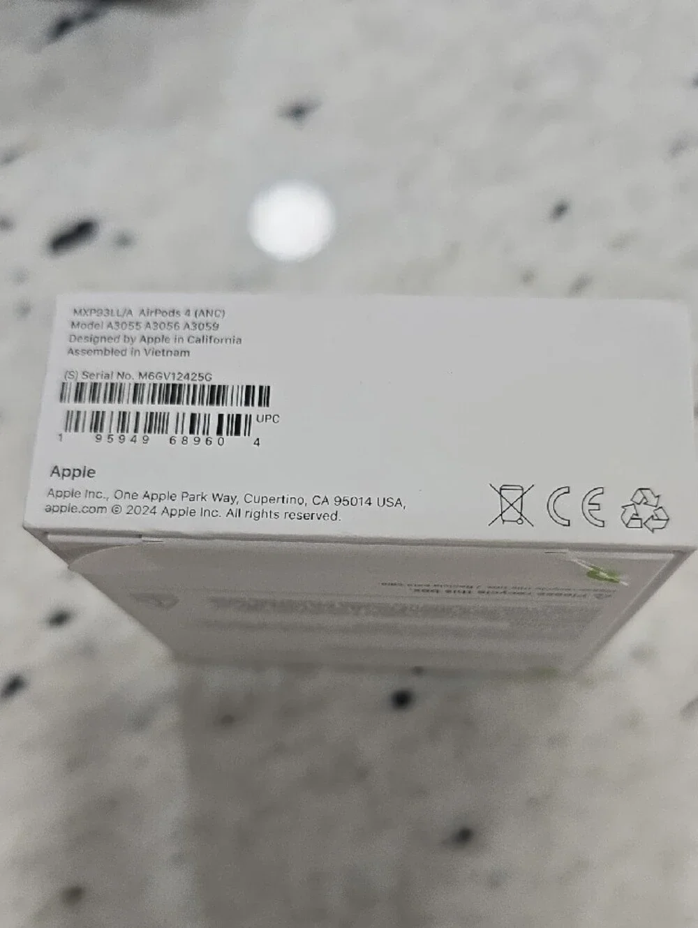 AirPods 4 Apple White Wireless Earbuds with Charging Case